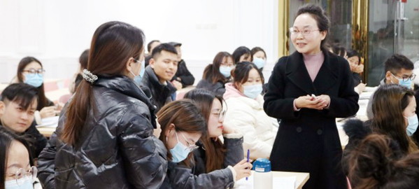 佳县 专家指导+名师授课+培优补弱+日清月结的教学模式