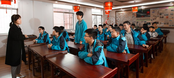 佳县 分类教学，因材施教，采取“一类一方案、一人一目标”的教学方法