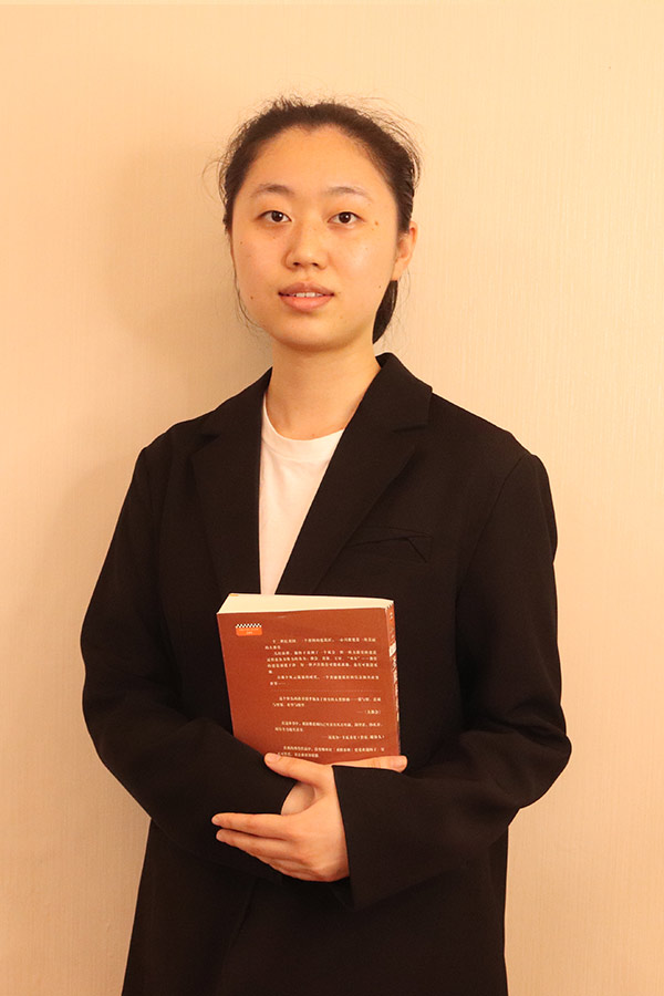 佳县梁艺 本科学历，优秀班主任