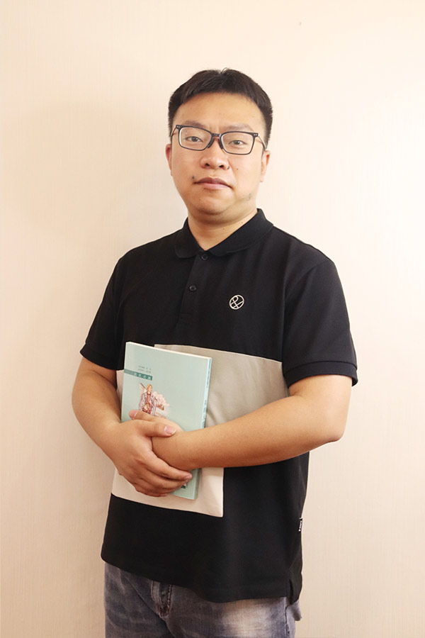 佳县杨斌 本科学历，毕业于西安航空学院