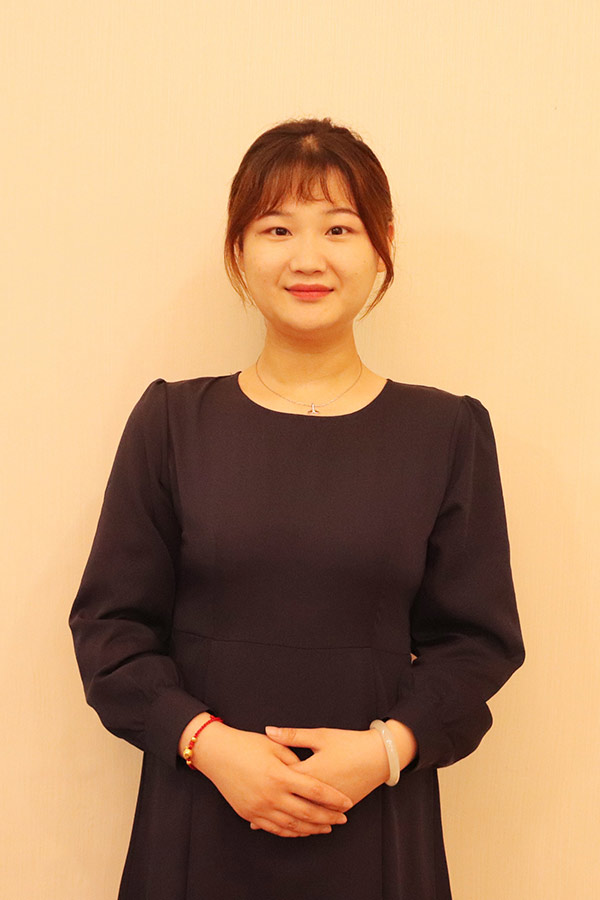 佳县文哲 本科学历，优秀班主任
