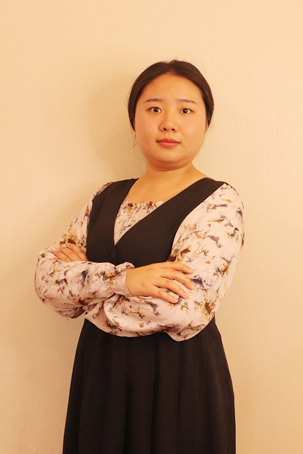 佳县何爱玲 本科学历，优秀班主任